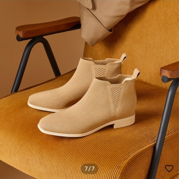 Vivaia Women's Ryan Chelsea Boot Size 41.5 Nude Peach Square Toe Pre Owned GREAT - Picture 1 of 10